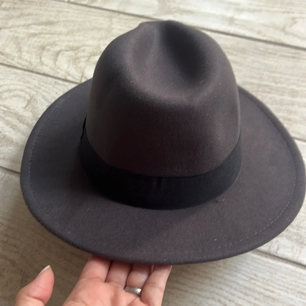 Hat - Picture 3 of 6